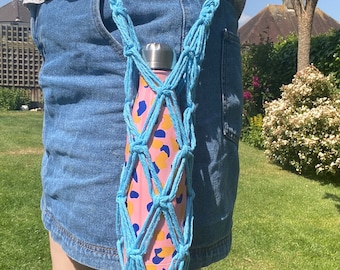 Blaue Makramee Flaschenhalter Tasche: Flaschenhalter aus recycelter Baumwolle