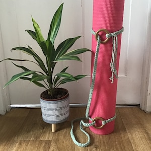 Green Yoga Mat Strap | Macrame Yoga Mat Holder | Yoga Gift | Vegan Gift For Her | Yoga Mat Bag | Yogi Gift