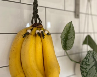 Green macrame banana storage, fruit keeper, pantry bag, boho farmhouse kitchen decor, eco friendly, fruit basket, banana tree, banana hook