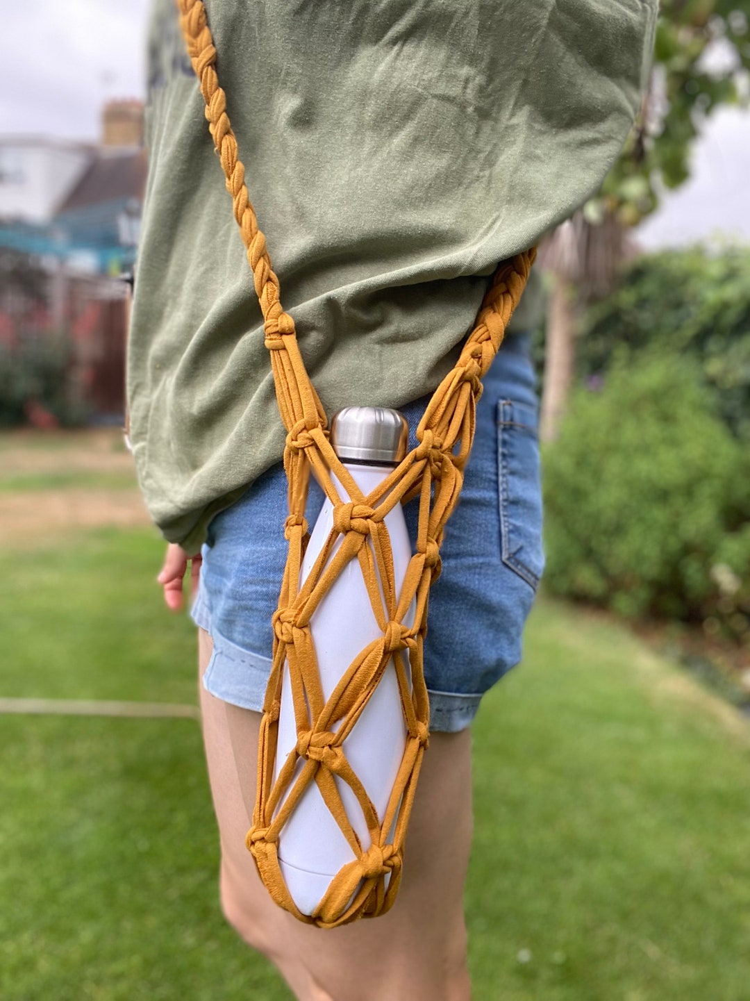 Macramé Crossbody Water Bottle Holder – Adjustable Strap, Holds Bottle & Phone – Boho Style