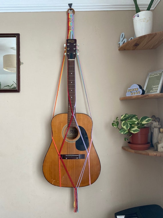 Art de support mural de guitare en macramé arc-en-ciel, cadeau inspiré des  amateurs de guitare pour petit ami, acoustique de sangle de guitare,  décoration de guitare maison boho -  Canada