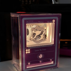 Caixa de sombra de cartão de negociação 3D Ditto Gelatinous - Diorama de cartão de negociação iluminado