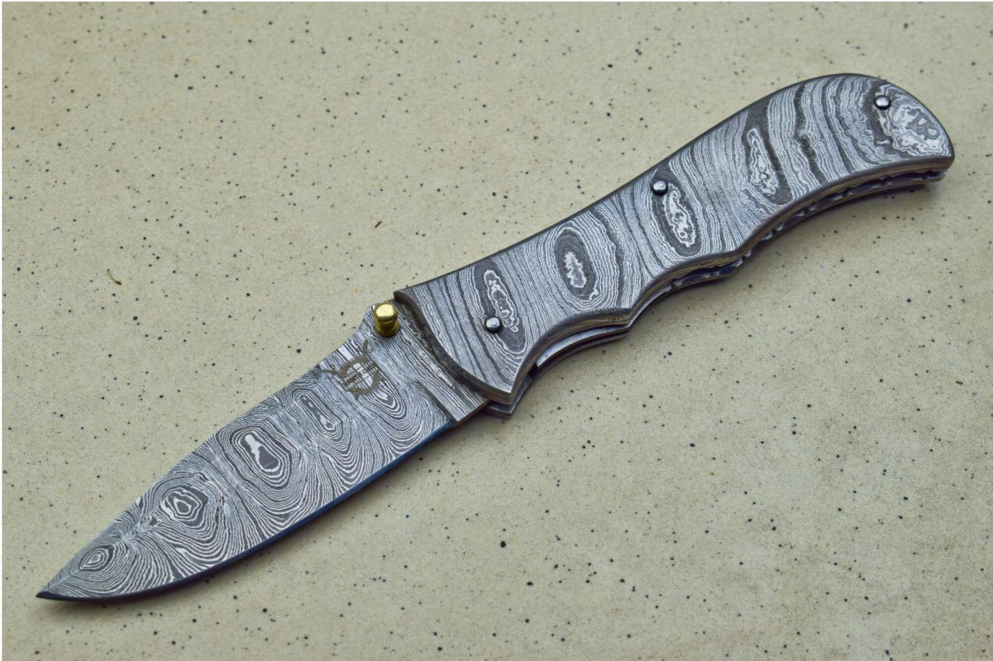 Damascus Steel knife Folding Pocket Knife, Handmade Portable Knife Tool, Lightweight and Multi-Function Flipper knife with Liner Lock