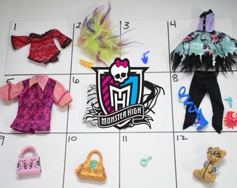 PICK ONE ITEM! Monster High G1 clothes / accessories / jewelry Draculaura, Honey Swamp, Stix, Rochelle, Frankie Stein, Clawdeen