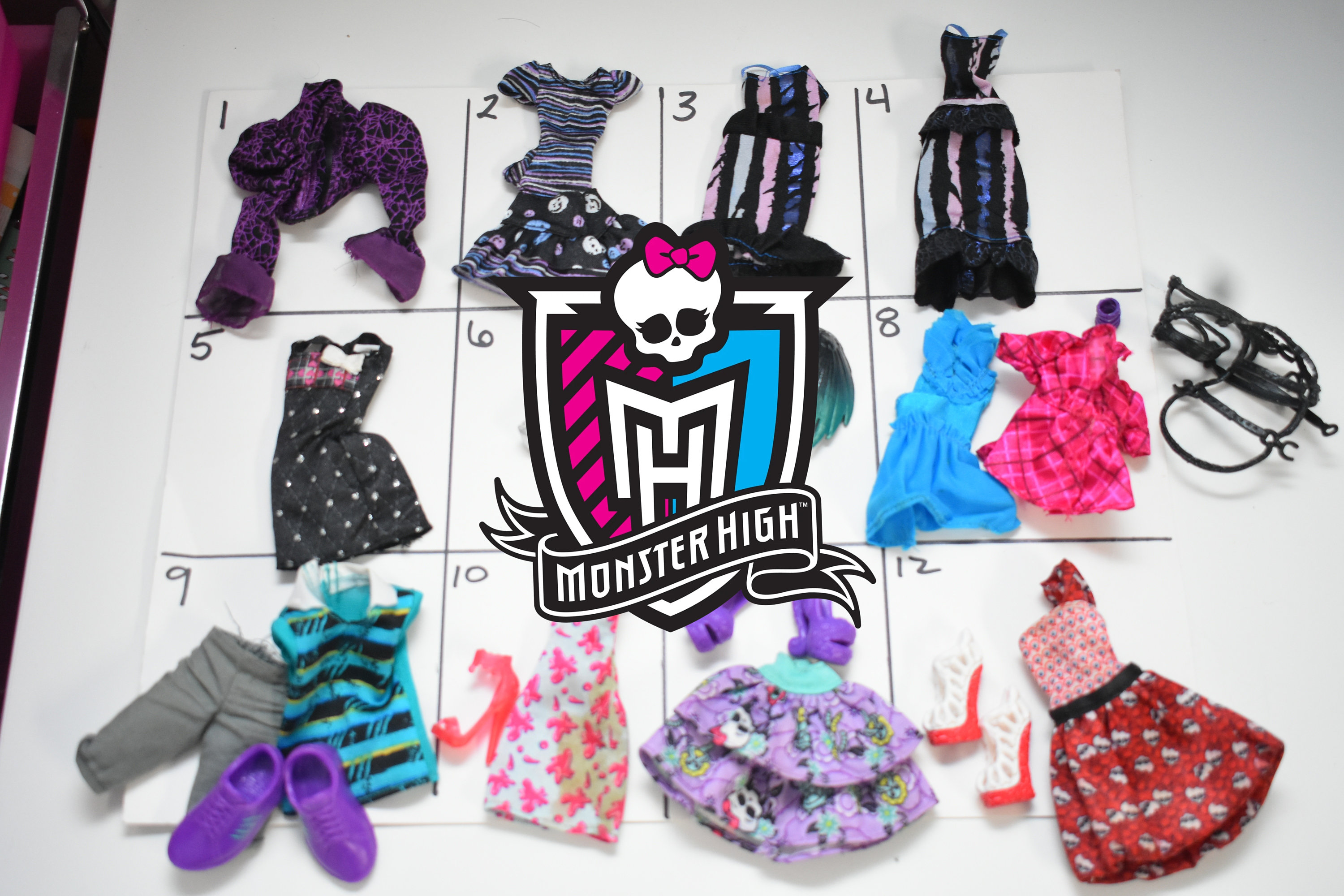 PICK ONE ITEM! Monster High G1 clothes / accessories / jewelry Draculaura, Honey Swamp, Stix, Rochelle, Frankie Stein, Clawdeen