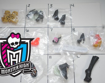 PICK ONE ITEM! Monster High G1 shoes / accessories / jewelry Draculaura, Honey Swamp, Stix, Rochelle, Frankie Stein, Clawdeen