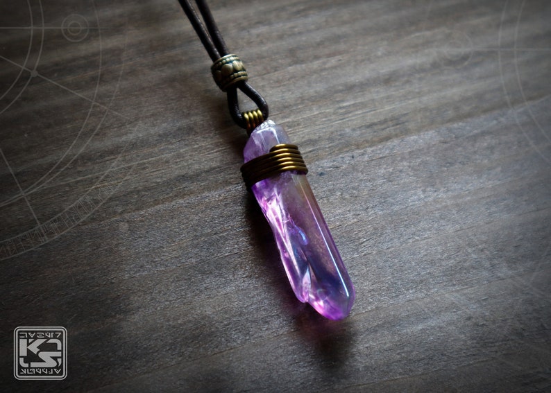 Kyber Crystal Pendant - JEDI VANGUARD - PURPLE - Star Wars Inspired Necklace Cosplay Prop Replica Hand Made Quartz Crystal Necklace 