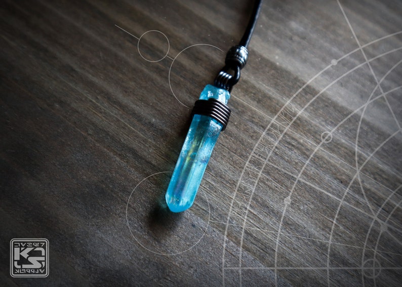 Kyber Crystal Pendant - JEDI GUARDIAN - BLUE - Star Wars Inspired Jedi Sith Necklace Cosplay Prop Replica Hand Made Quartz Crystal Necklace 