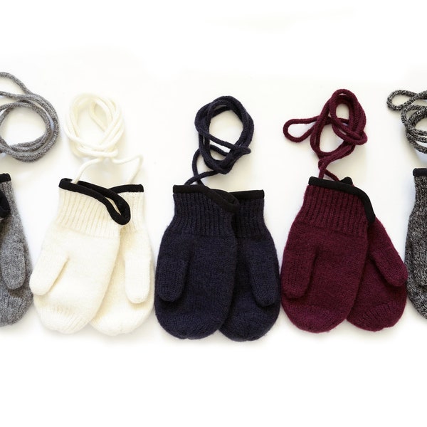 100% VIRGIN WOOL Kid's Gray Mittens with String. 6 Months - 7 Years. UNISEX. Winter Essentials. Warm and Soft. Classic Fit.