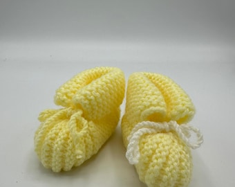 Knitted Baby Booties, Baby Shoes, Crib Shoes, Cuff booties, Newborn Socks. Perfect for Baby Shower or Gift for Baby