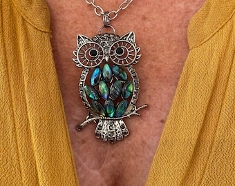 Metal Chain Necklace with Owl Shell Pendant