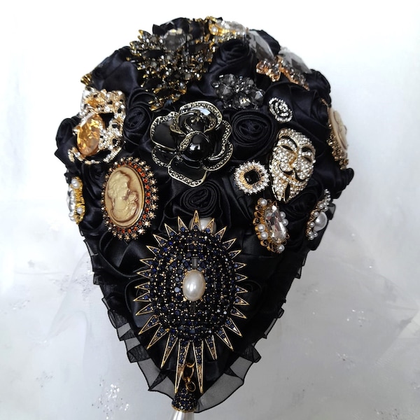 Black and Gold Gothic Waterfall Bouquet: Exquisite Brooch Cascading Wedding Bouquet with a Vintage Flair