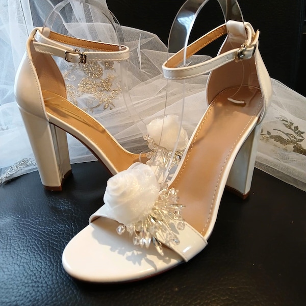 Off-white Bridal Sandals With Organza Flower Clips,Block Heel And Open Toe Shoes,High Heels For Bride Or Bridesmaid,Pumps With Floral Design