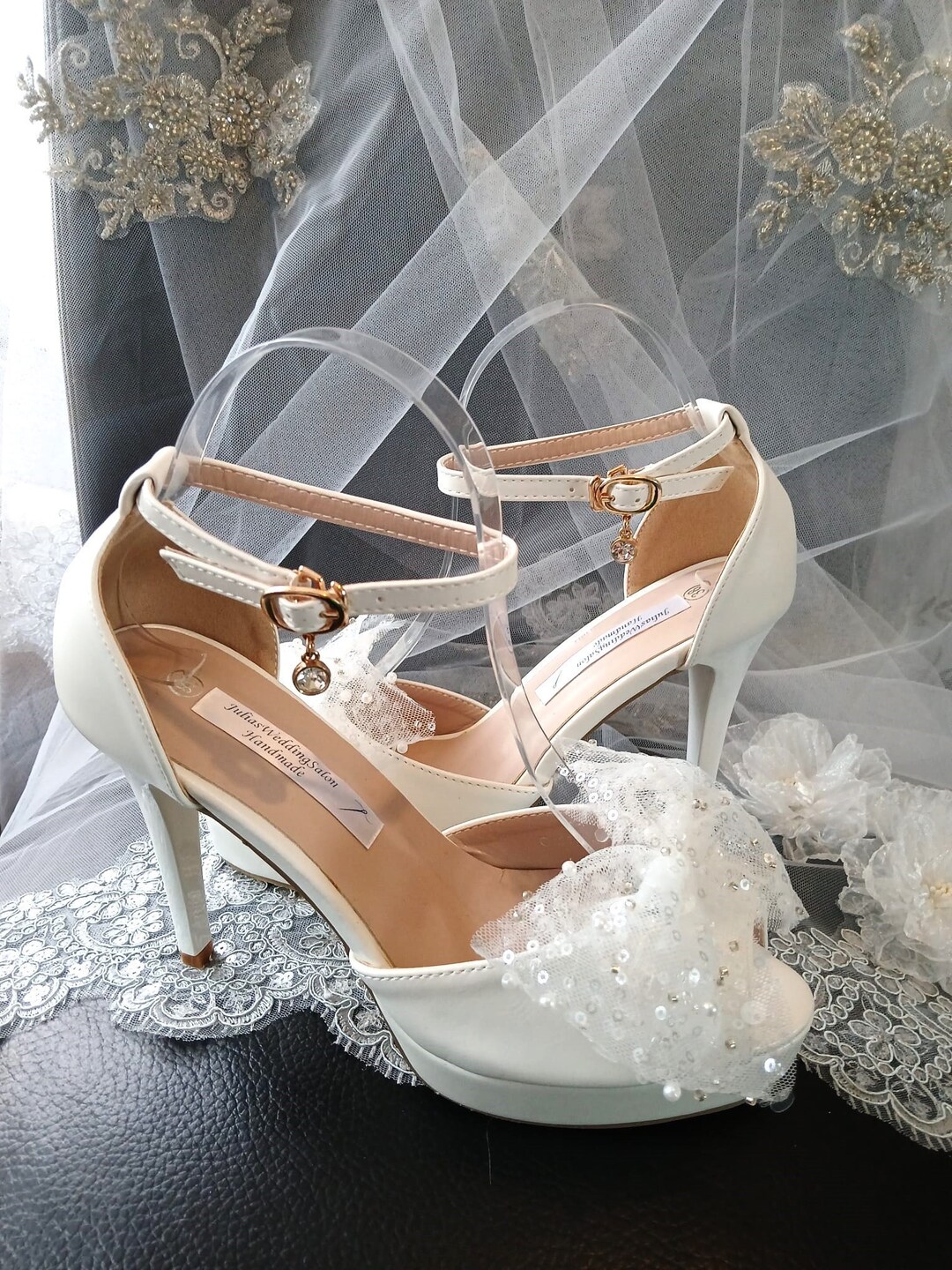 Sandalias de plataforma para novias blancas: tacones altos con lazo - Etsy  México, image size:1080x1440
