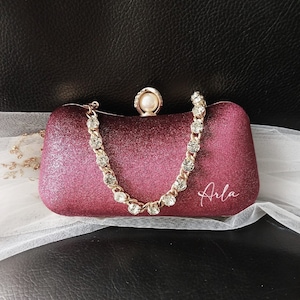 Pochette de soirée personnalisée en velours rouge bordeaux avec finitions dorées, sac à main bordeaux pour la mariée ou la demoiselle d'honneur, sac à main pour un événement formel