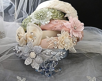 花柄サテンウェディングヘッドバンド：ブライダルまたはブライズメイドのクラウン