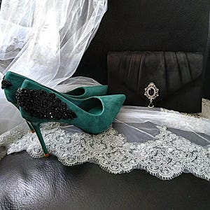Elegant Emerald Green Suede Evening Shoes With Black Suede Clutch Bag,Chic Wedding Heels for Bride Or Bridesmaid
