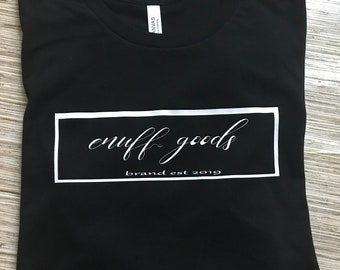 Camiseta preta e branca da marca Enuff Goods