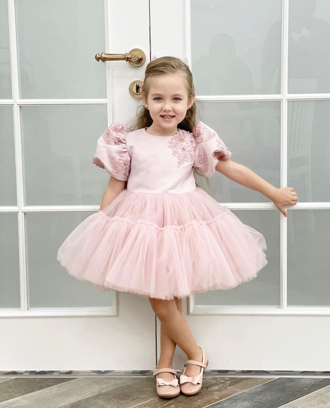 Chic Flower Girl Dress Spaghetti Strap V Neck Formal Gown with Bow Detail for Weddings Parties Pageants and Special Occasions