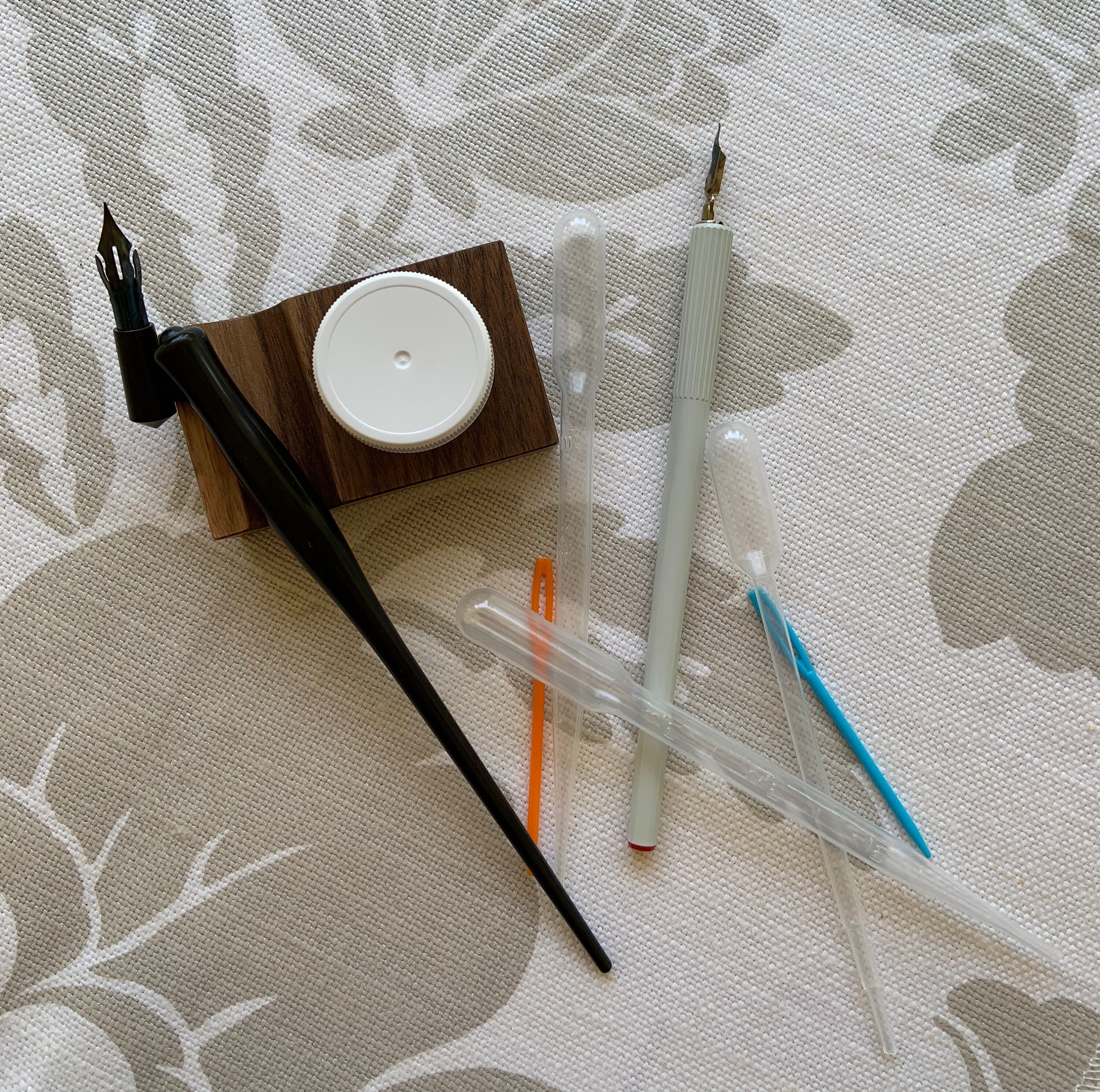 Ink Rest JAKE | an Inkwell With a Pen Rest and a 1/2oz Wide Mouth Plastic Jar ...