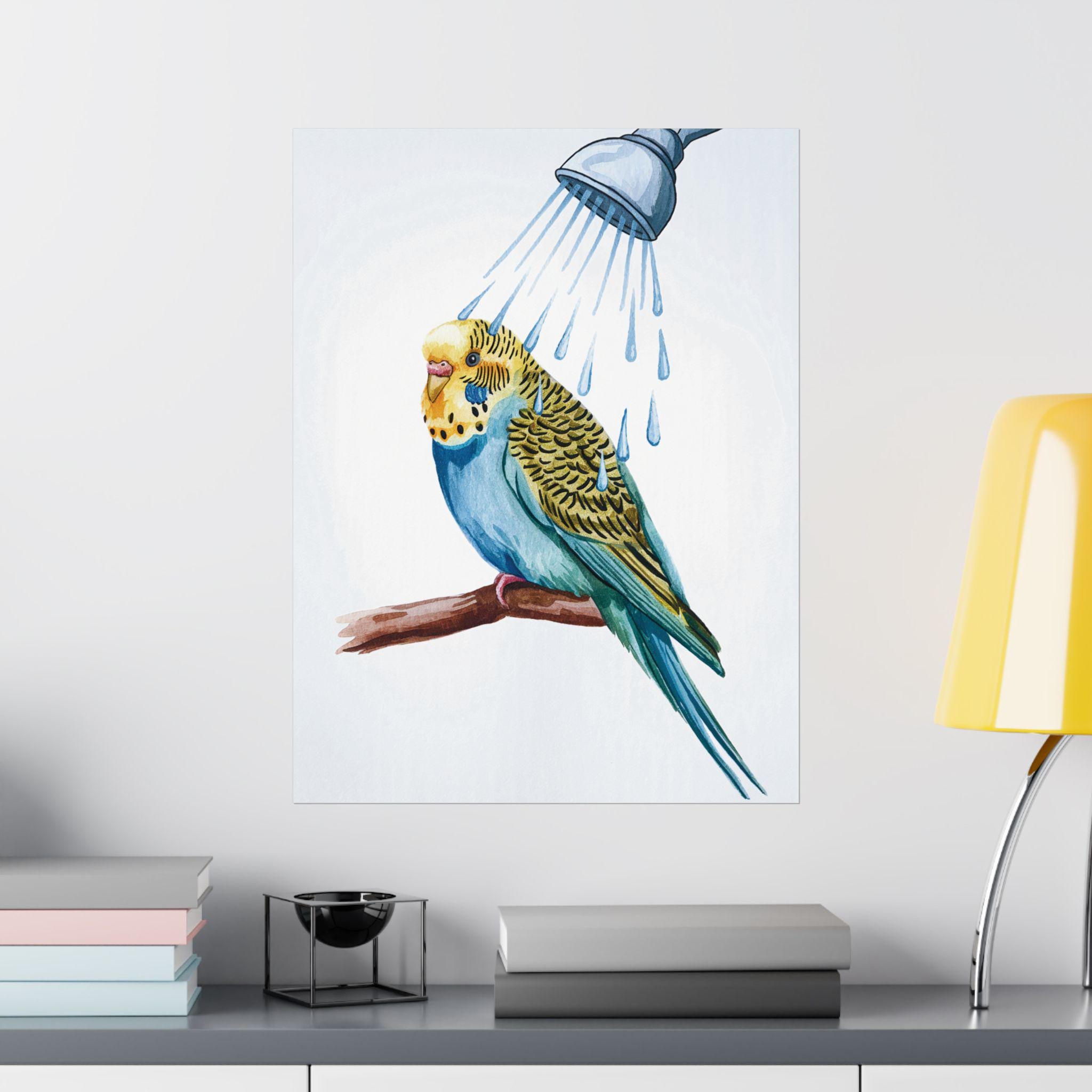水彩画のセキセイインコがシャワーを浴びているバスルームアート
