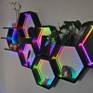Zeshoekige planken met kleurverandering – RGB LED houten decoratie voor gamingkamers