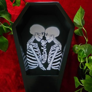 Estante de ataúd artesanal: Diseño para amantes de los esqueletos de Halloween