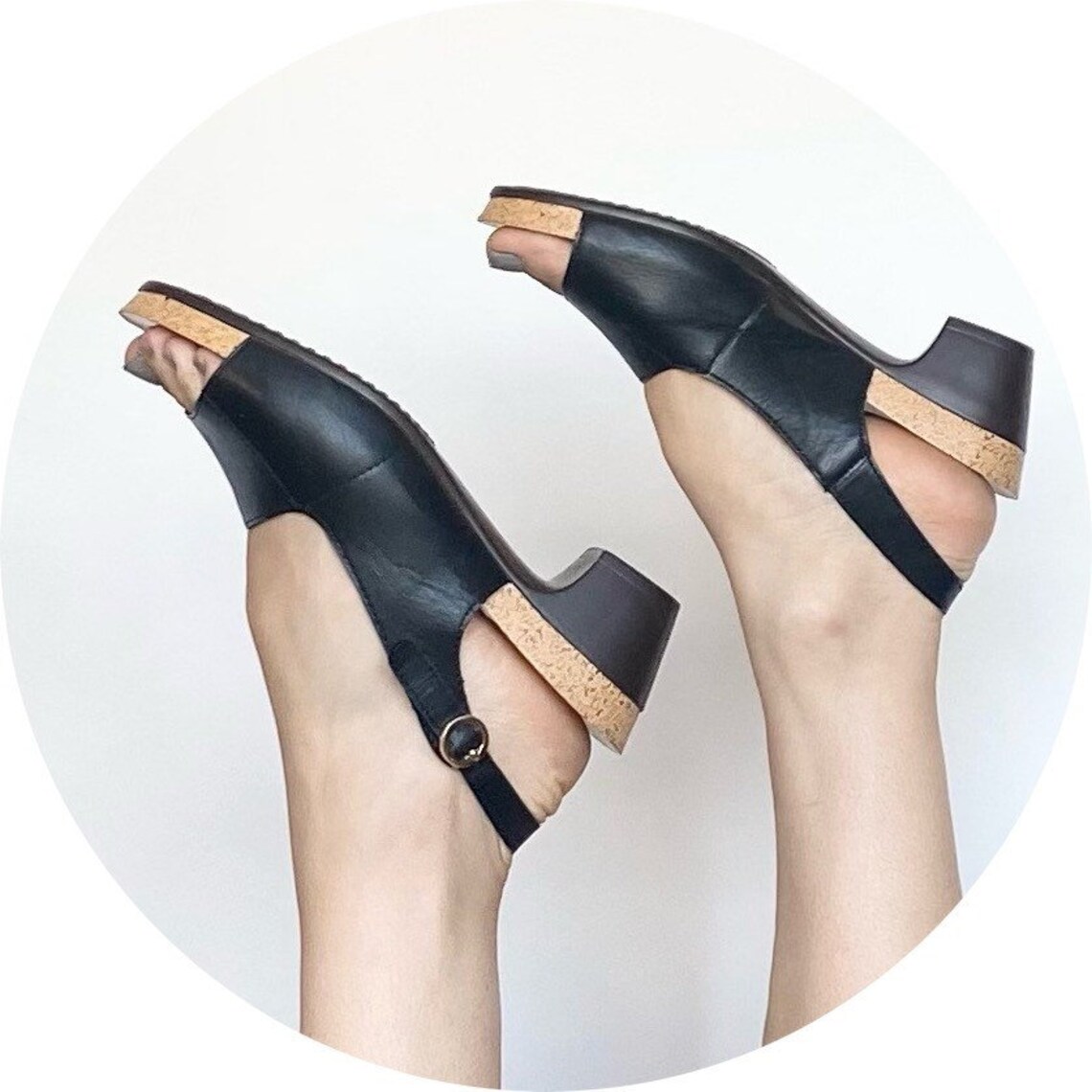 comfortable sandals for narrow feet