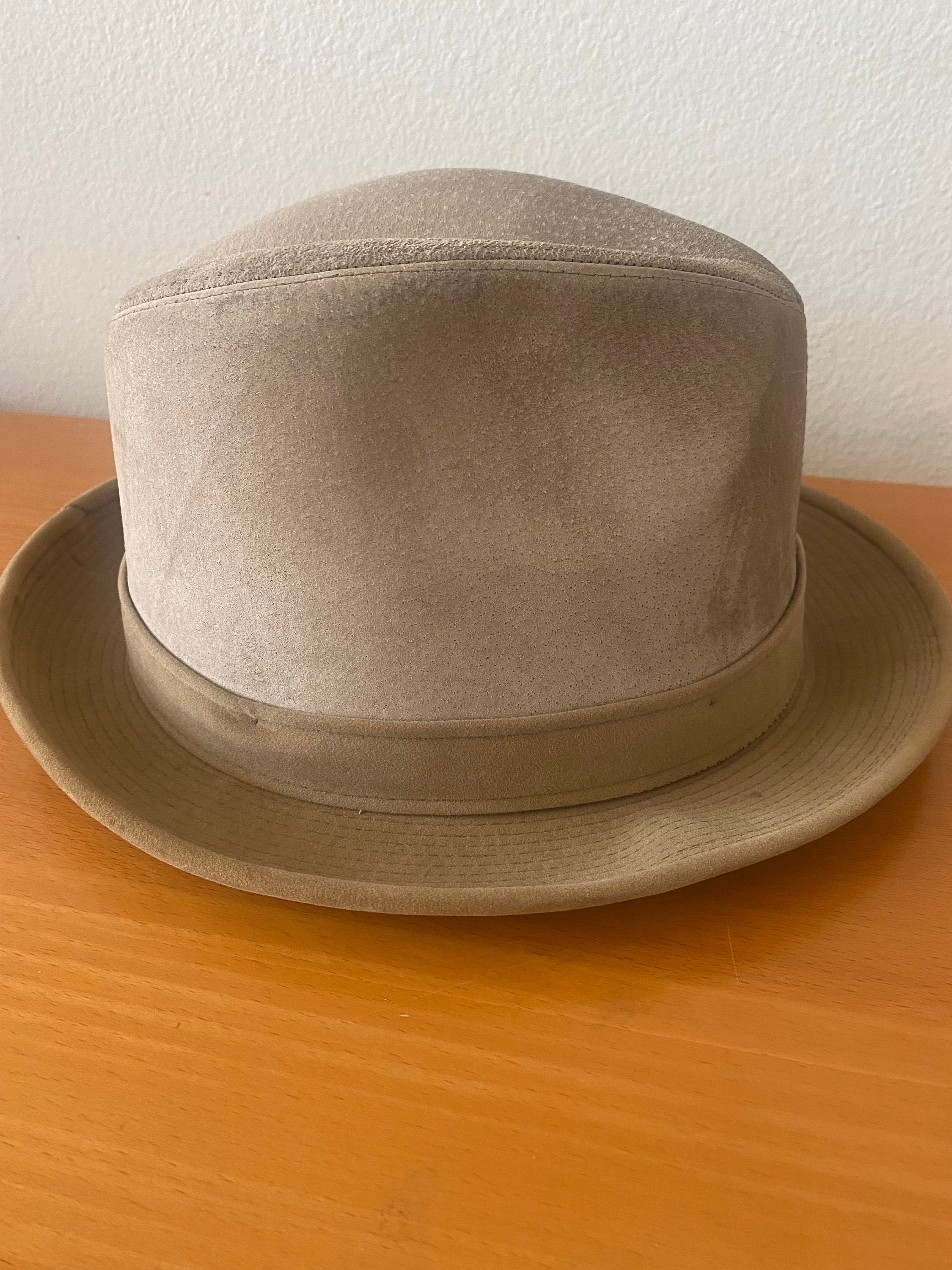 Cavanagh genuine suede fedora. Size 7 1/2. EUC Cavanagh Suede Fedora - Classic Vintage Fedora With Feather  main image 3