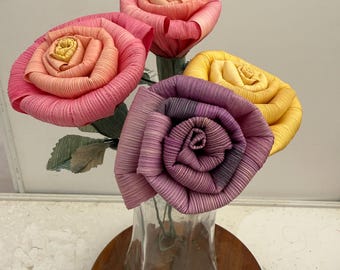 Handcrafted Eternal Dried Roses:corn husk handmade roses.