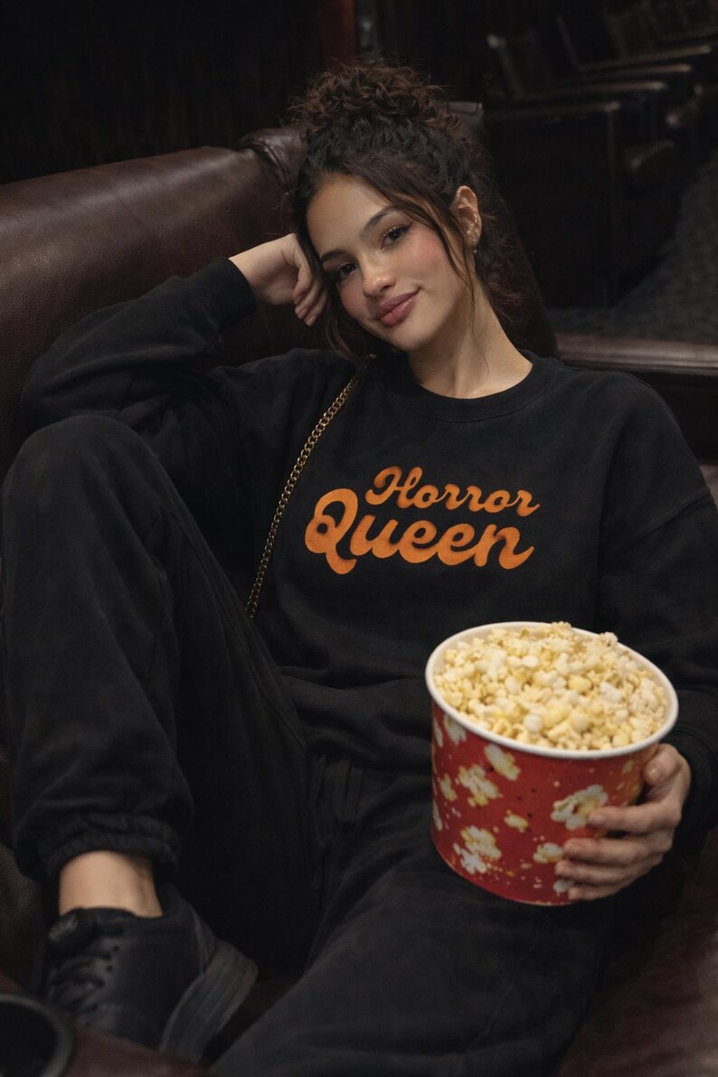 Halloween Sweater Halloween Crewneck Spooky Sweater Alt Clothing Horror Movies Goth Clothes Scary Movie Horror Merch Horror Movie Gifts zdjęcie 3