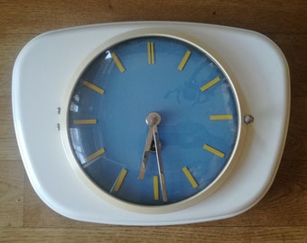 1960s Wall Clock / Mid Century Modern White Plastic Wall Clock with Wind Mechanism / Retro 60s Wall Clock