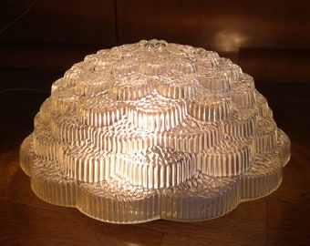 Lámpara Sconce de los años 70 / Lámpara vintage de pared o techo / Luz sconce de la década de 1970 hecha en Yugoslavia / Lámpara de vidrio patrón de flores / Iluminación vintage
