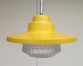 Hanglamp uit de jaren 60, gemaakt in Joegoslavië / moderne verlichting uit het midden van de eeuw, EMI Poljčane Joegoslavië / gele lamp uit de jaren 60