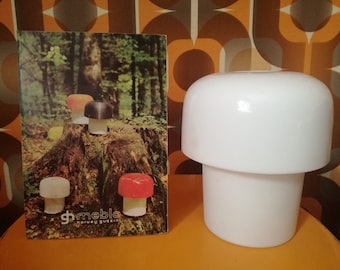 Meblo Guzzini Mushroom Lámpara de mesa / Lámpara de la era espacial de los años 70, hecha en Yugoslavia / Iluminación moderna de mediados de siglo / Lámpara modernista futurista de la década de 1970