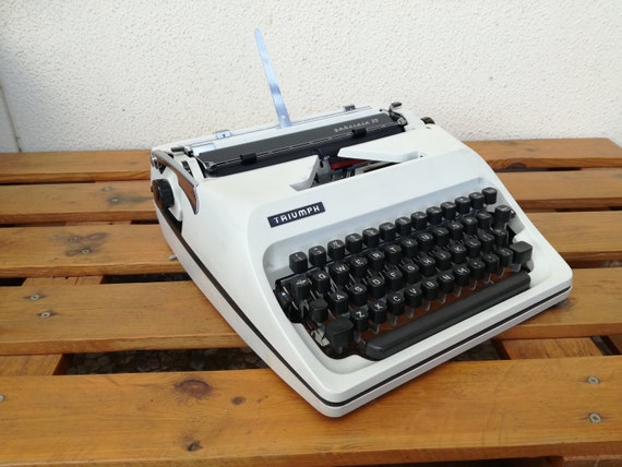 コレクション Typewriter Triumph Gabriele 12 1984 Triumph Gabriele 12 on the Typewriter Database