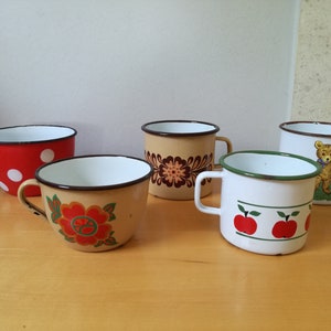Vintage Enamel Cups / 1960s-1970s Enamelware EMO Celje, Made in Yugoslavia / Rustic Farmhouse Kitchen Decor