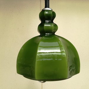 1970er Grüne Glas Hängelampe / Mid Century Modern Kronleuchter, Made in Jugoslawien / Vintage 70er Jahre Beleuchtung