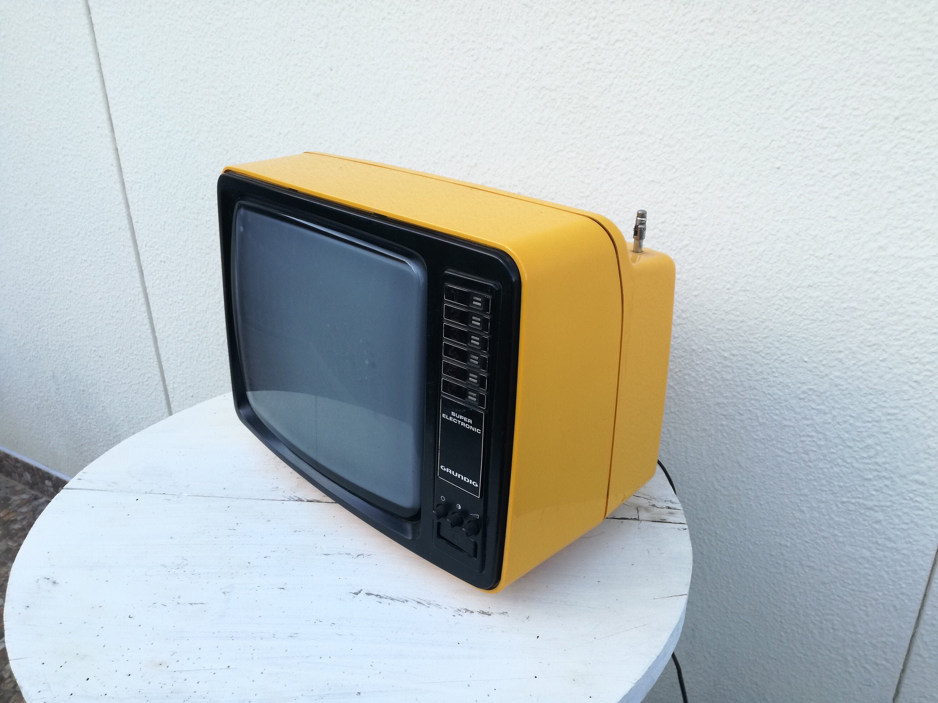 Grundig Triumph 1420 Vintage Television / 1970s Yellow TV / Retro