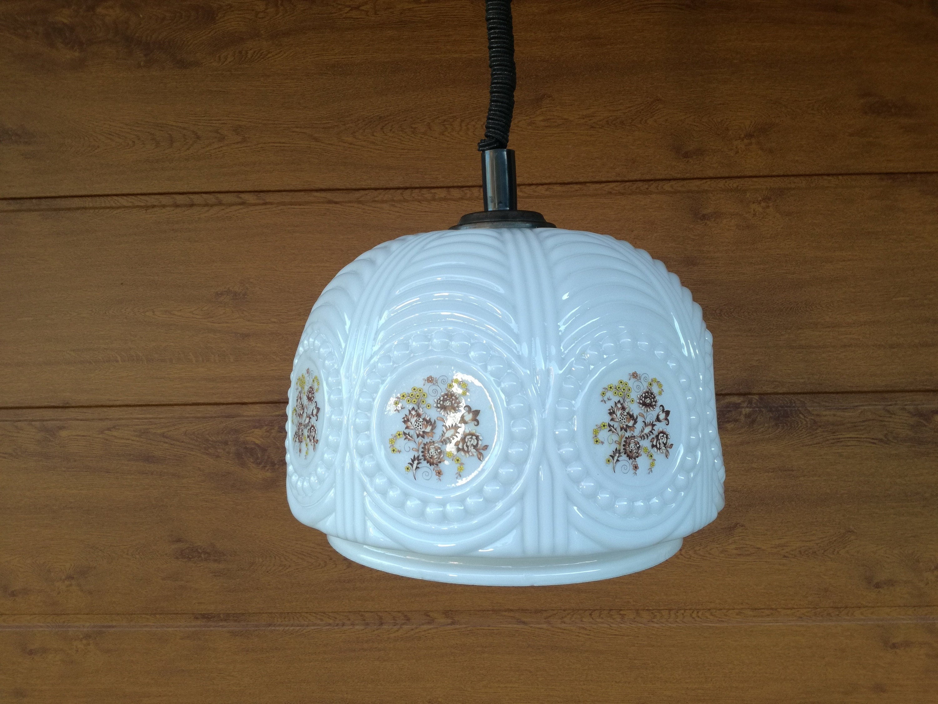 lampe à suspension en verre blanc perle des années 70/éclairage 1970 fabriqué yougoslavie lampe vintage zagorje