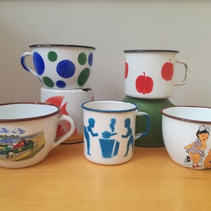 Vintage Enamel Cup / Vintage Enamelware Made in Yugoslavia / Rustic Kitchen decor / Farmhouse Decor