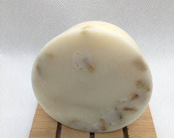 Honey and oats soap, lavender essential oil , frankincense essential oil, Shea butter soap, helps with dry skin