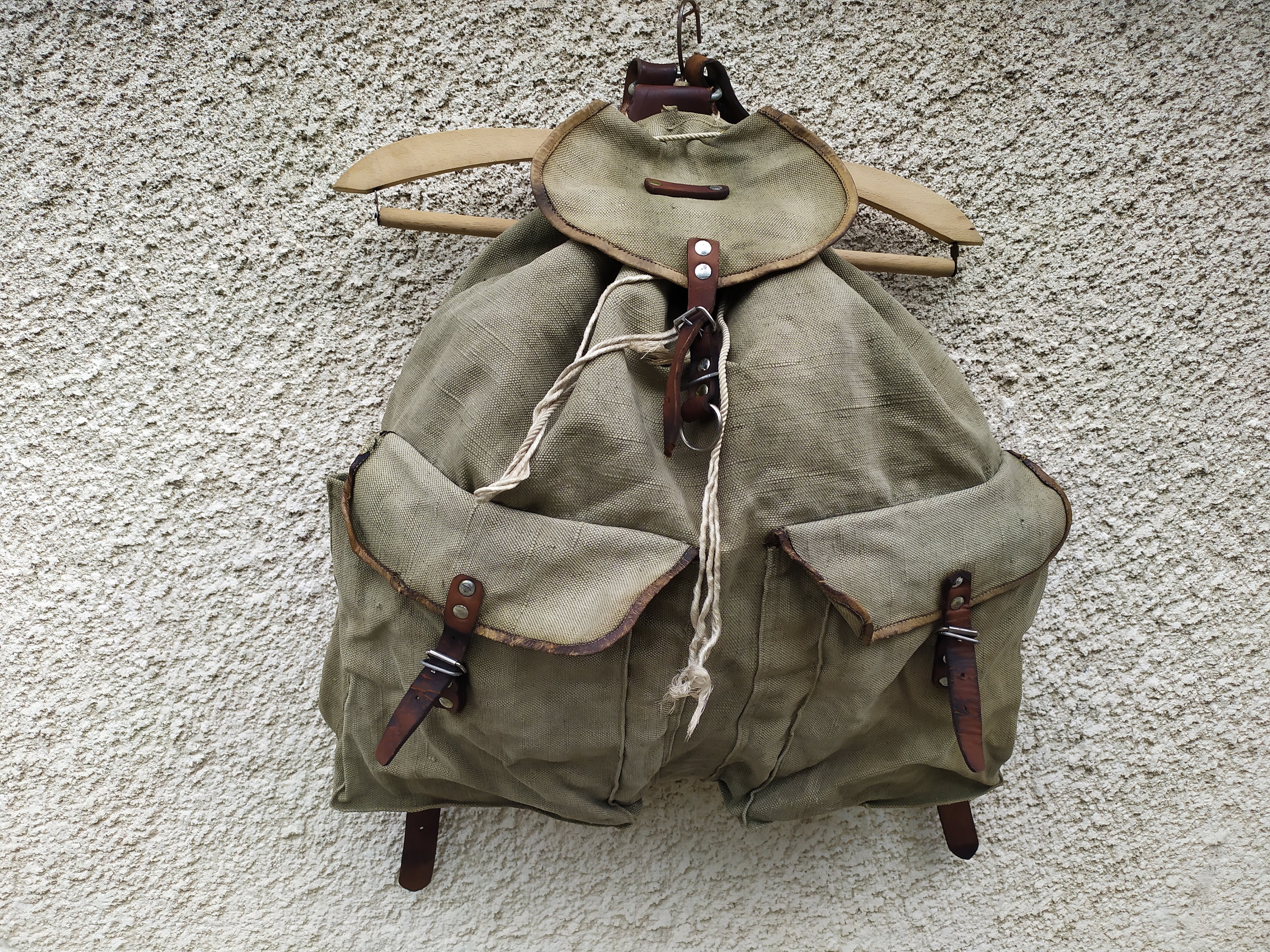 VINTAGE MILITERY BACKPACK