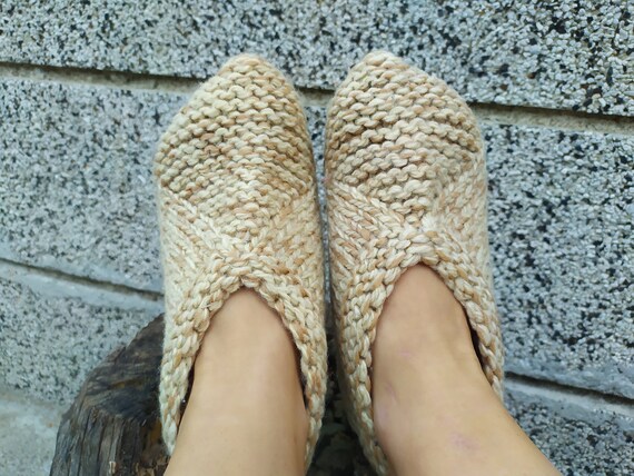 NEVER USED Hand Knitted Vintage Wool Slippers, Fo… - image 2