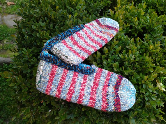 NEVER USED Hand Knitted Vintage Wool Slippers, Fo… - image 4