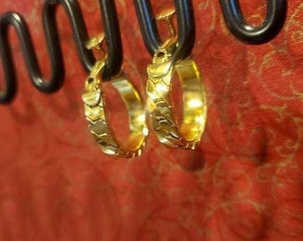 Vintage, Napier, Gold-tone, Herringbone, Weave, Screw Back, Clip-on, Hoop, Earrings, 1/4" x 1 1/8"