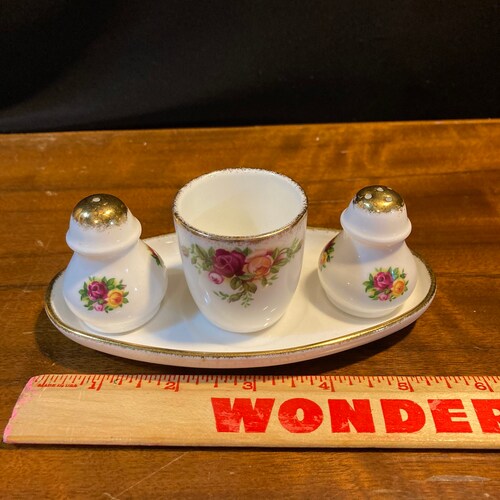 ROYAL ALBERT, 1962, Old Country Rose, Porcelain Breakfast/Brunch, Salt/Pepper And Egg Cup Serving shops Set With Oval Under Dish-Made In England