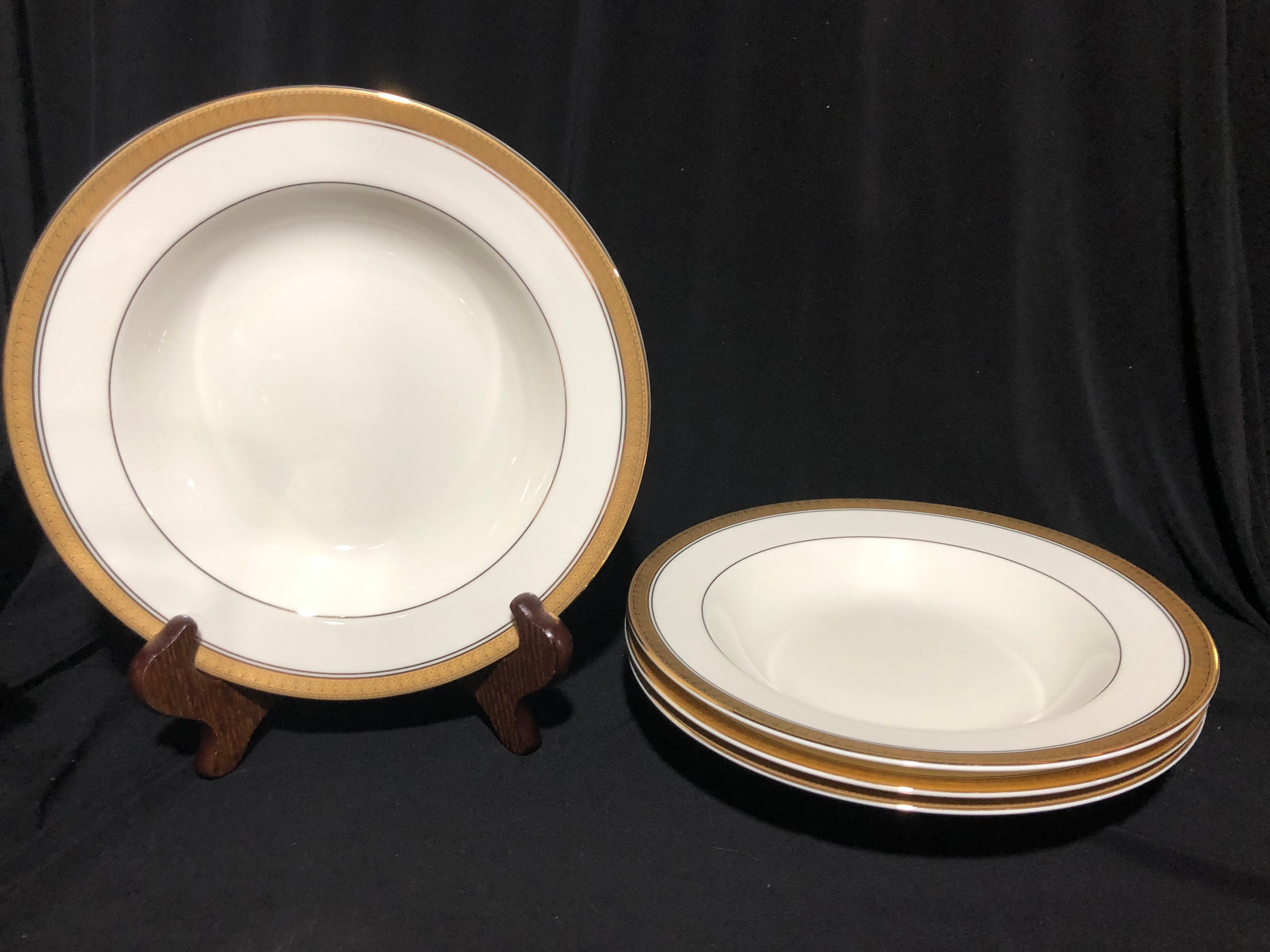 Mikasa China Palatial Gold L3234 Pattern Rimmed Soup Bowl 8 1/2" New Mikasa China Palatial Gold L3234 Pattern Rimmed Soup Bowl 8 1/2" New