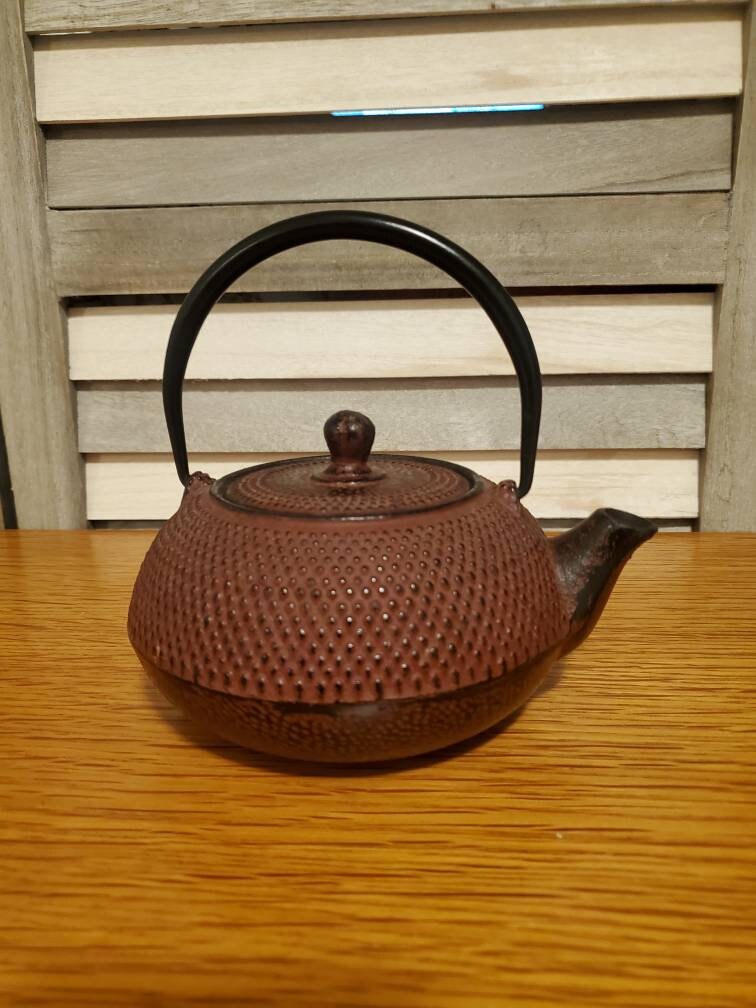 Théière Ancienne Fonte Noire à Mouchetis Rouge - Déco Vintage