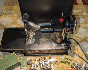 Vintage 1935 Singer Featherweight Portable School Bell 221 Sewing Machine W/ Accessories & Original Carrying Case AE783290